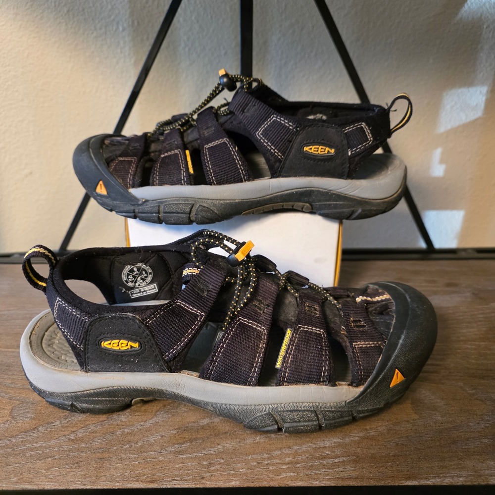 Keen Newport H2 Mens 9 Black Gray Waterproof‎ Hiking Water Sandals 1001907